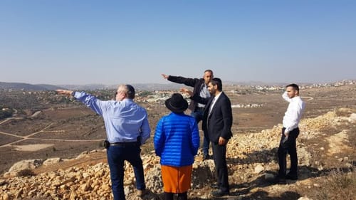 לחץ על בנט: למה לא מסדירים את היישוב עפרה?