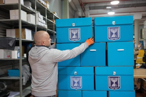 הקלפיות נפתחו: כל הפרטים על הקרב בבית היהודי