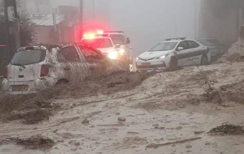 מזג האוויר הסוער: קיר קרס בנצרת