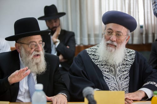 בגלל המאבק בש"ס: האם הרב אריה שטרן יודח?