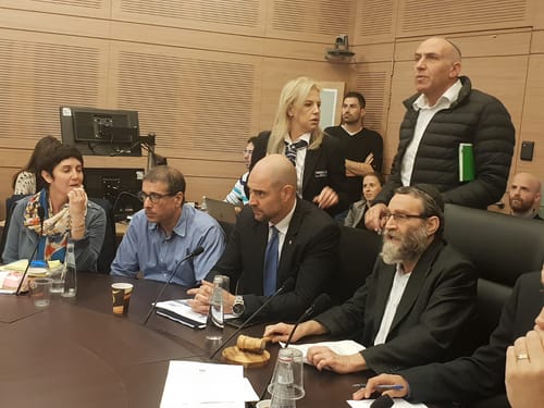עודה: "אתה חצוף!" זוהר: "אתה מתוק" עימות בוועדה