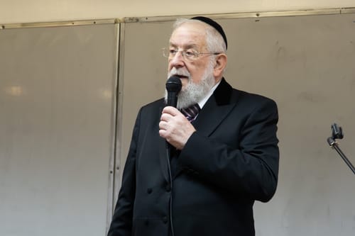 עם החיסונים: הרב ישראל מאיר לאו נדבק בקורונה