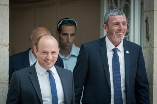 אחרי סמוטריץ': בנט נפגש עם הרב רפי. בדרך לאיחוד?