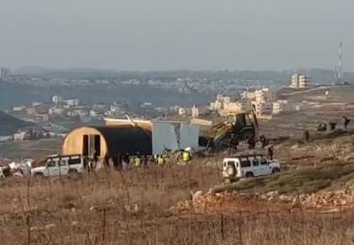 בנט בביטחון: כוחות גדולים הרסו בתים בישוב יצהר