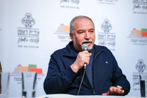 ליברמן: נתניהו בורח כדי לא להחיל ריבונות
