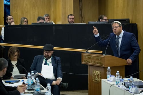 צפו: קריאות "טרוריסט" ו"פשיסט" בוועדת הבחירות