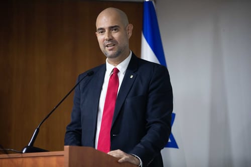 סערת הדו"חות: השר אוחנה ימנה יועץ לחברה החרדית