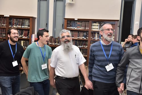 "חיבור נפלא" | הישיבה של הרב שרלו עם תושבי ת"א