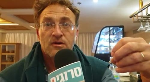 כשדתי נכנס לביה"כ יש לו הוראות הפעלה, לחילוני אין