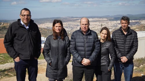 לוחץ למיעוט: פגישה נוספת של יעלון עם האוזר והנדל