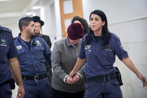 מלכה לייפר הוסגרה הלילה לאוסטרליה