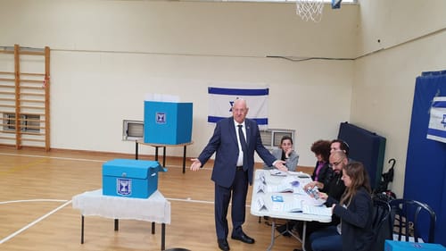 ריבלין הצביע: "הפעם יום הבחירות הוא לא יום שמח"