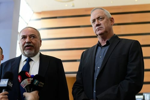 הרס הדמוקרטיה, היהדות והציונות – בקמפיין אחד