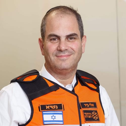 "נס רפואי": אחרי חודש- אלי ביר בדרכו לישראל