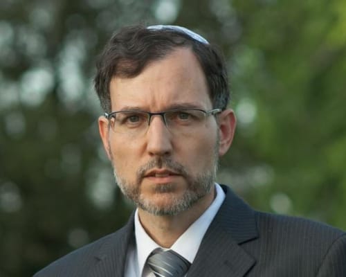 בכאב לב גדול: הרב לוביץ' מגיב לסערה סביב אישתו