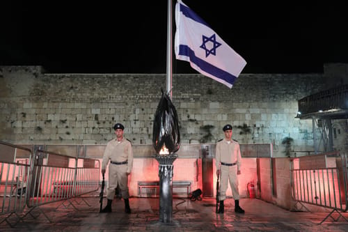 לזכרם: אירועי יום הזיכרון נפתחו בכותל המערבי