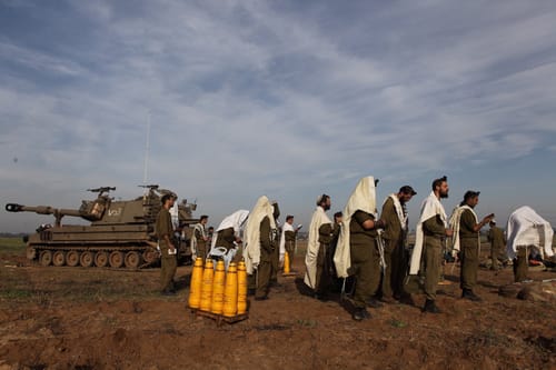 חיילים דתיים יוצאים להגנתו של סא"ל ניב אסף