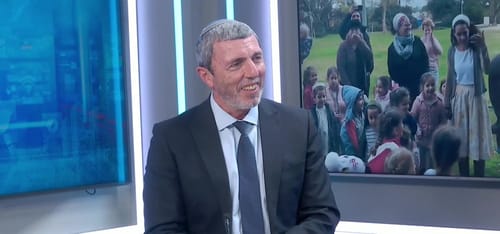 השר רפי פרץ באולפן: "לא במקרה אני במקום השני בימינה"