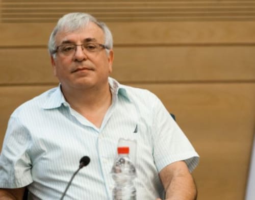 אחרי באב"ד וסימן טוב: מנכ"ל משרד נוסף פורש