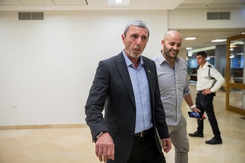 סקר:מה הציבור הסרוג חושב על המהלך של הרב רפי?