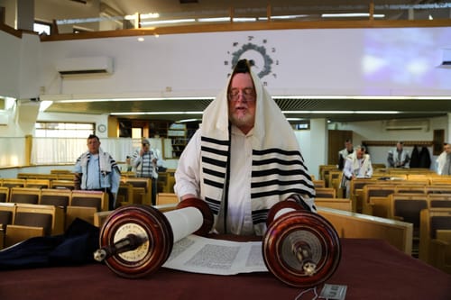 אחרי יותר מחודשיים: בתי הכנסת נפתחים; כל הפרטים