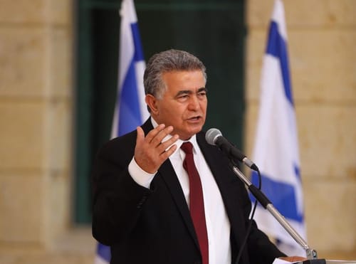 השר פרץ ברך על כך שימינה מחוץ לקואליציה