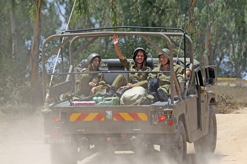 עתירה לבג"צ: לפתוח לנשים את כל תפקידי הלוחמה