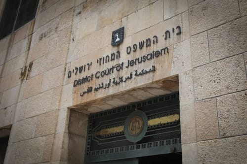 שופטת המחוזי נזפה בשר הבכיר: "ראוי שלא יעשה זאת!"