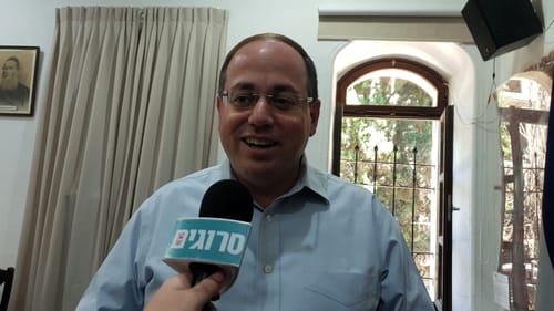 פינסקי לסרוגים: שרה שהיא בוגרת שירות לאומי זה מצוין