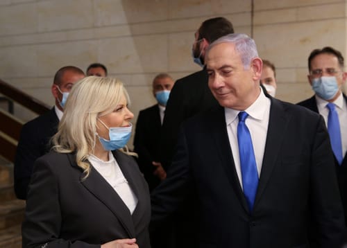 עובדת מעון רה"מ לחוקרים: אתם רודפים את נתניהו