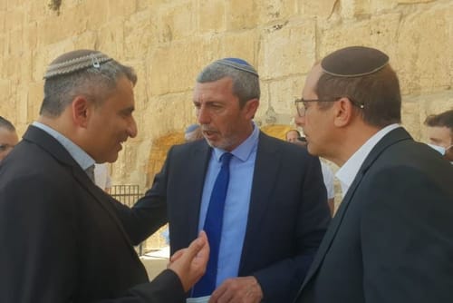 הרב רפי הודיע למנכ"ל הסרוג על סיום תפקידו