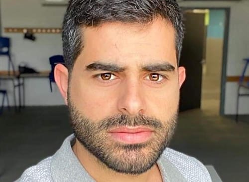המורה והאמן הסרוג מתנצל: "מזמין אתכם לכיתה שלי"