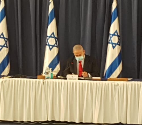 נתניהו: "מספר הנדבקים גבוה, זה תמרור אדום"