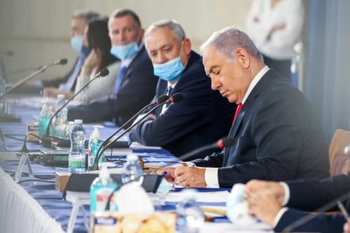 כשמסביב יהום הסער: מדוע נתניהו נוסק בסקרים?