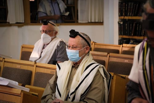 חוזרים להגבלות: צמצום משמעותי במס' המתפללים; התקהלויות עד 20 איש