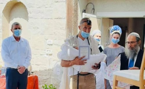 מזל טוב: נכד חדש לרב רפי פרץ והרב משה הגר