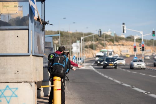 תושבת השומרון הותקפה מינית בטרמפ,ברחה ונפצעה