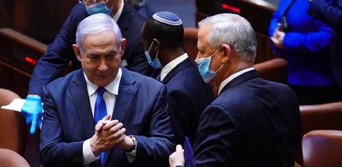 גנץ עוקץ את נתניהו: תאשרו לביבי להחיל אכיפה שוויונית