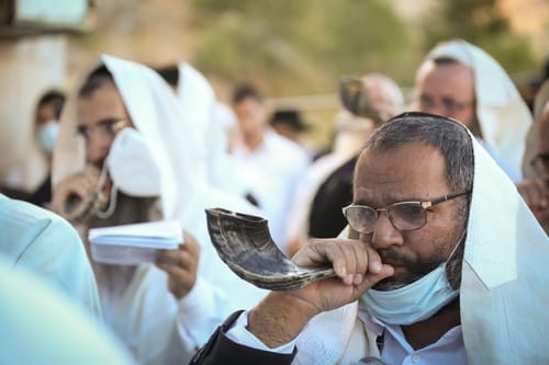 "להיערך לתפילות הימים הנוראים בירושלים"