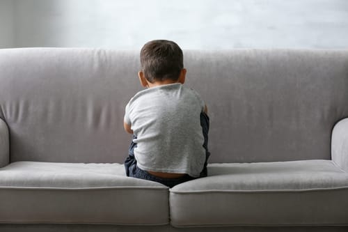 ילד בעל צרכים הותקף; האזינו להקלטות