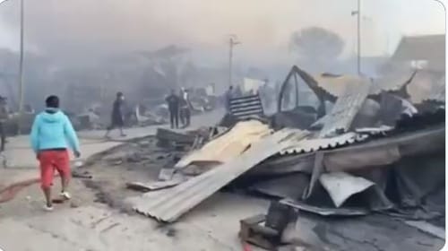 מחנה הפליטים מוריה נשרף: 12,000 איש איבדו קורת גג