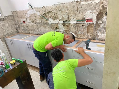 תנו יד: משפצים בתים למשפחות מעוטות יכולת