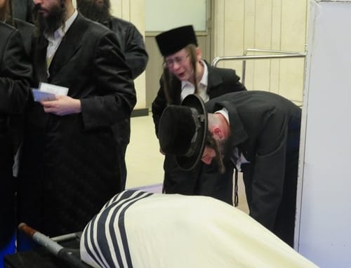 טרגדיה משולשת: נפטר מקורונה לאחר פטירת הוריו  