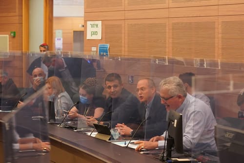 קללות וניבולי פה בועדת חוקה: "אתה חולה נפש"