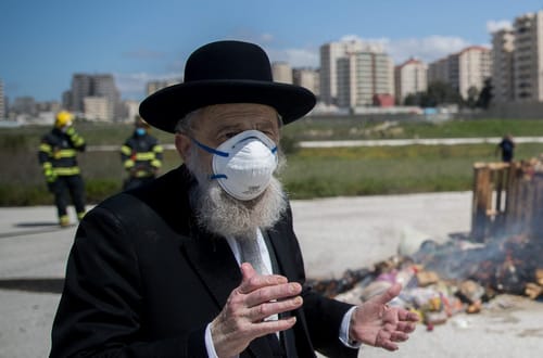 הרב אריה שטרן: אסור לקיים אירועים המוניים בחג הסוכות