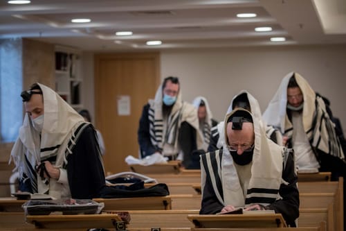 המאבק בקורונה | המשטרה סגרה בית כנסת בבני ברק