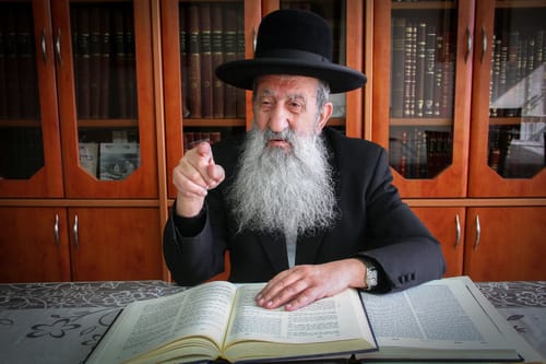 הרב מוצפי: "מי שלא עוטה מסכה לא מצטרף למניין"