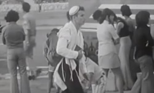 "אכן זה אני": הסרוג שמופיע בפתיח של 'שעת נעילה'