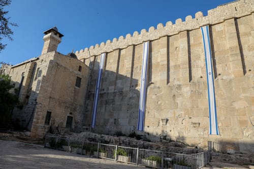 זוכרים את האבות: תרמו עכשיו למען מערת המכפלה