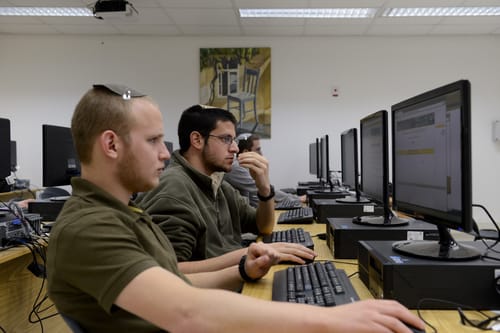 קורס חדש יכשיר צעירים לעבודה בחברות טכנולוגיה